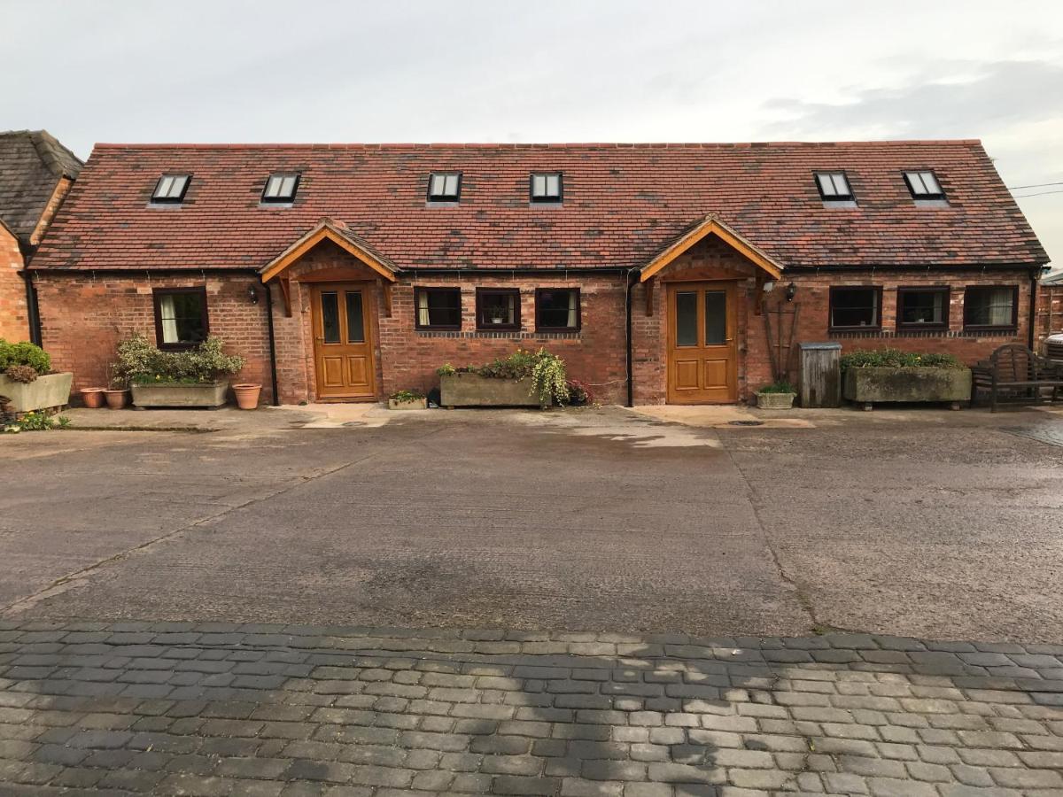 Nuneaton - Cottage - Sleeps 2 - Parking - Garden المظهر الخارجي الصورة